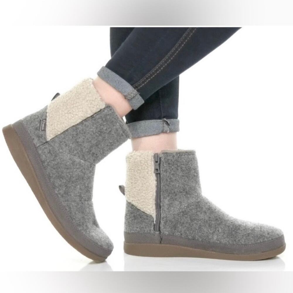 Chaco Revel Tall Boots Womens Size 9.5 Gray Fleece Lined Felt Side Zip Bootie